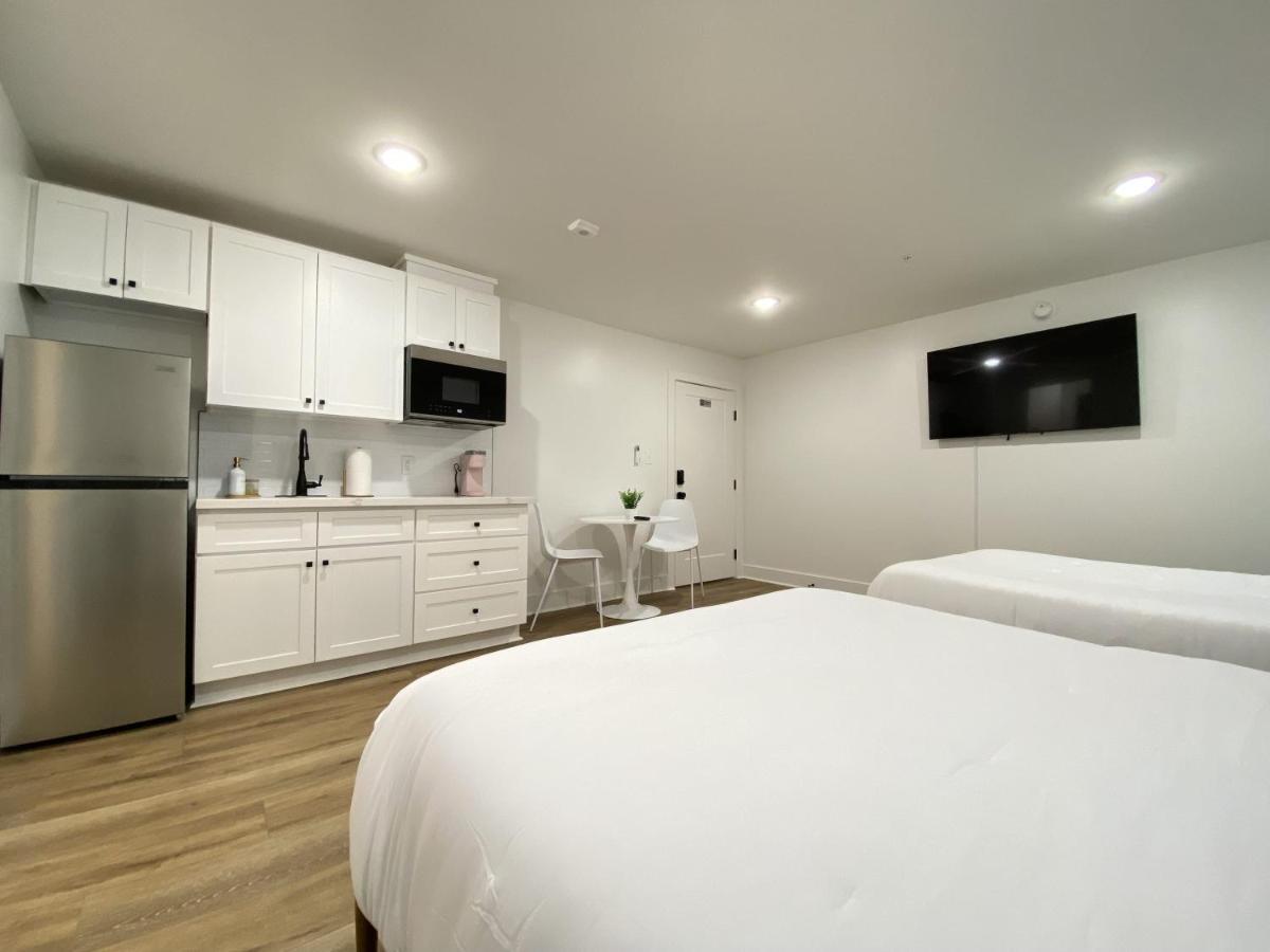 Tropical Springs Studio Apartment Two Queen Beds Galveston Exterior foto